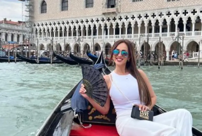 Глория с честитка от Венеция