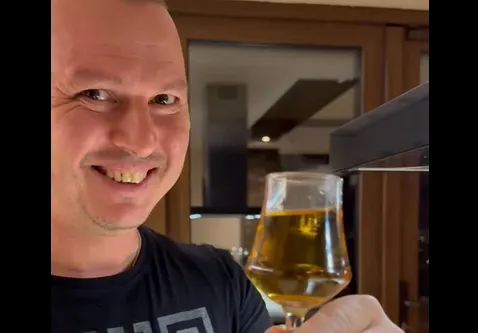 Гъмзата грее ракия, по древна система на магнит (ВИДЕО)