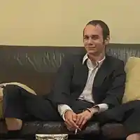 Хакерът „Кюлев“ жестоко пребит в ресторант от „УБИЕЦА НА ТРАКТОРА“