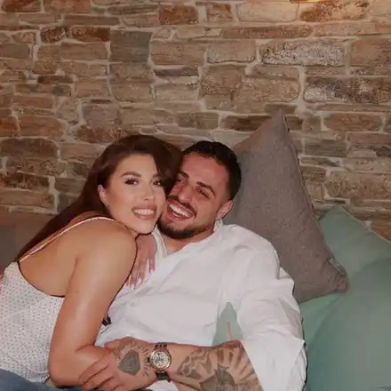 Карлос Насар награби гаджето в джакузи! Фенове: Внимавай! (СНИМКИ)