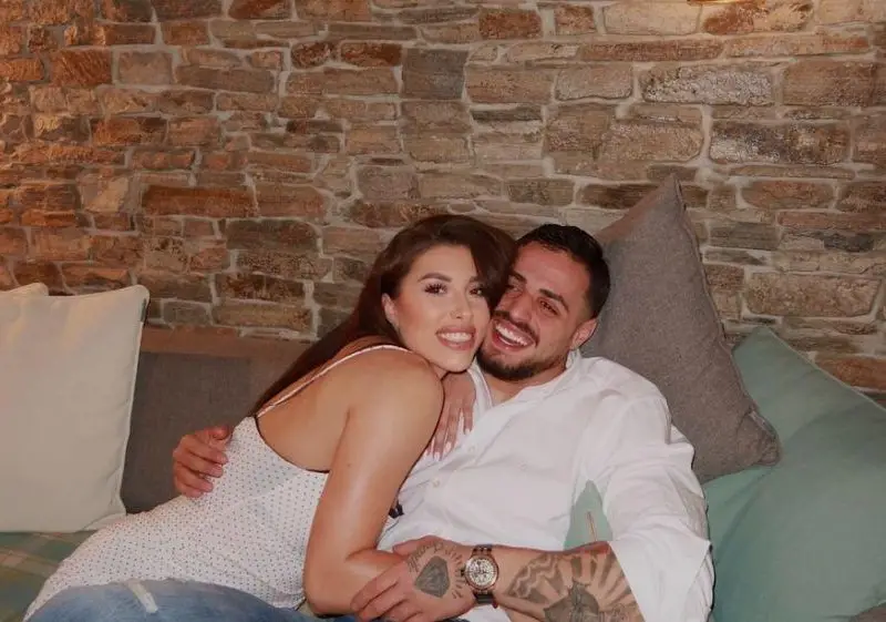 Карлос Насар награби гаджето в джакузи! Фенове: Внимавай! (СНИМКИ)