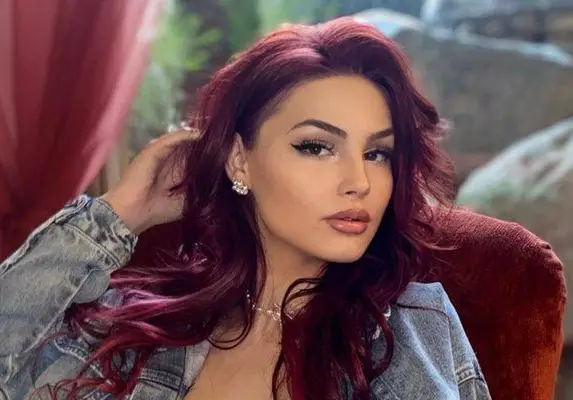 Класика от Разлог: Ергенка позира с туршия