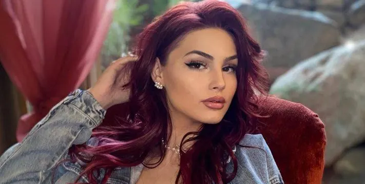 Класика от Разлог: Ергенка позира с туршия