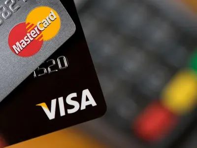 Шок! Клиенти на банка блокирани, без достъп до карти Visa!