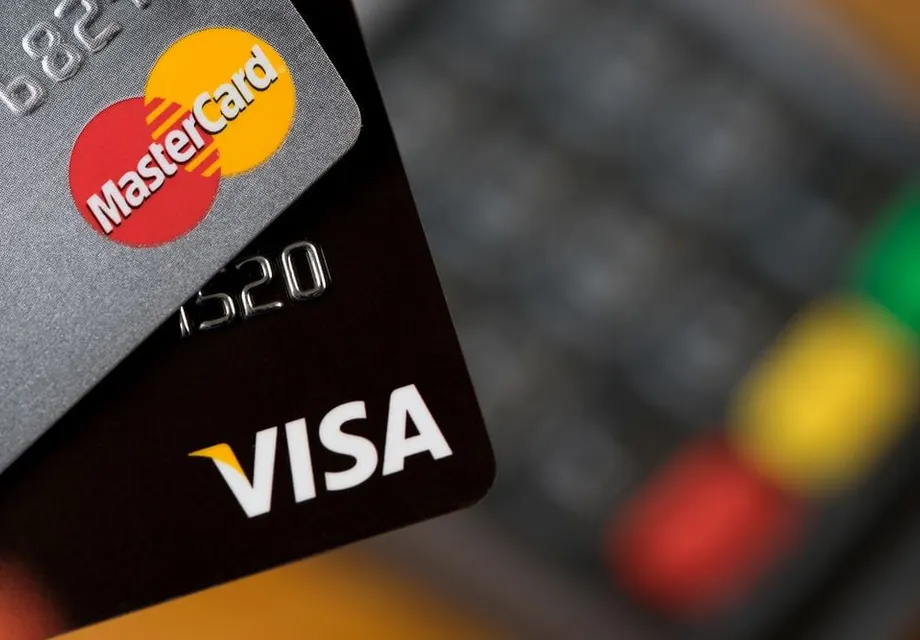 Шок! Клиенти на банка блокирани, без достъп до карти Visa!