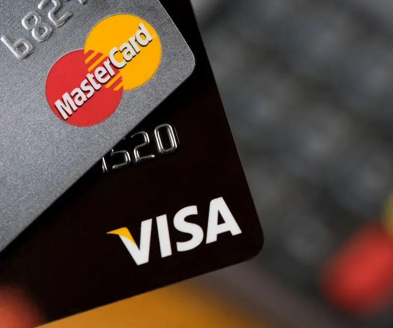 Шок! Клиенти на банка блокирани, без достъп до карти Visa!