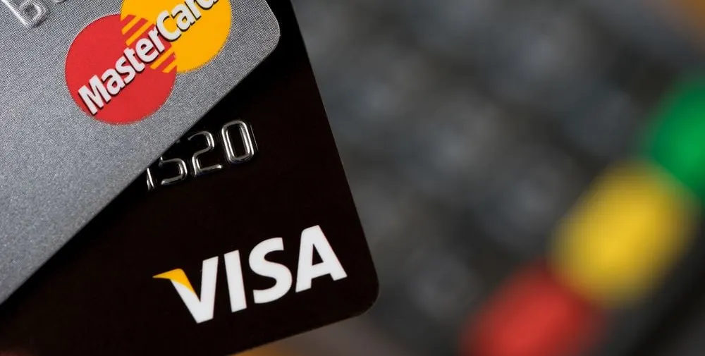 Шок! Клиенти на банка блокирани, без достъп до карти Visa!