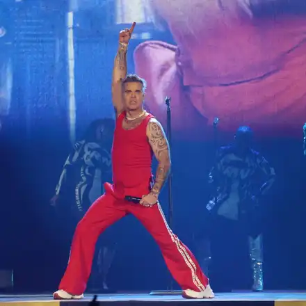 Скандал с Роби Уилямс: Концертът му в Истанбул отменен заради обвинения