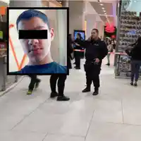 Шок в София: 15-годишен намушкан в мол, трагедия без помощ!