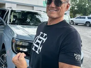 ЛЕГЕНДАТА Любо Ганев празнува 60 г. със скромен юбилей