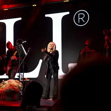 Лили Иванова събра над 500 души в столичен клуб с впечатляващо шоу