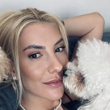 Маги Томова си отряза косата