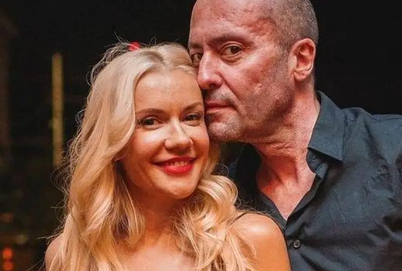 Шок! Мария Игнатова подчинява Нойзи: Секс и алкохол под контрол!