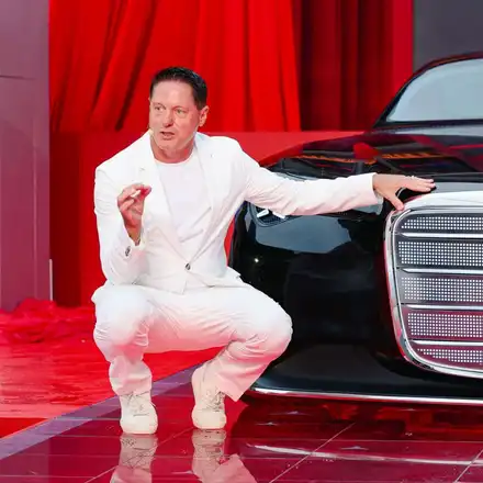 Шокиращият Mercedes Vision Iconic: Завръщането на лукса!