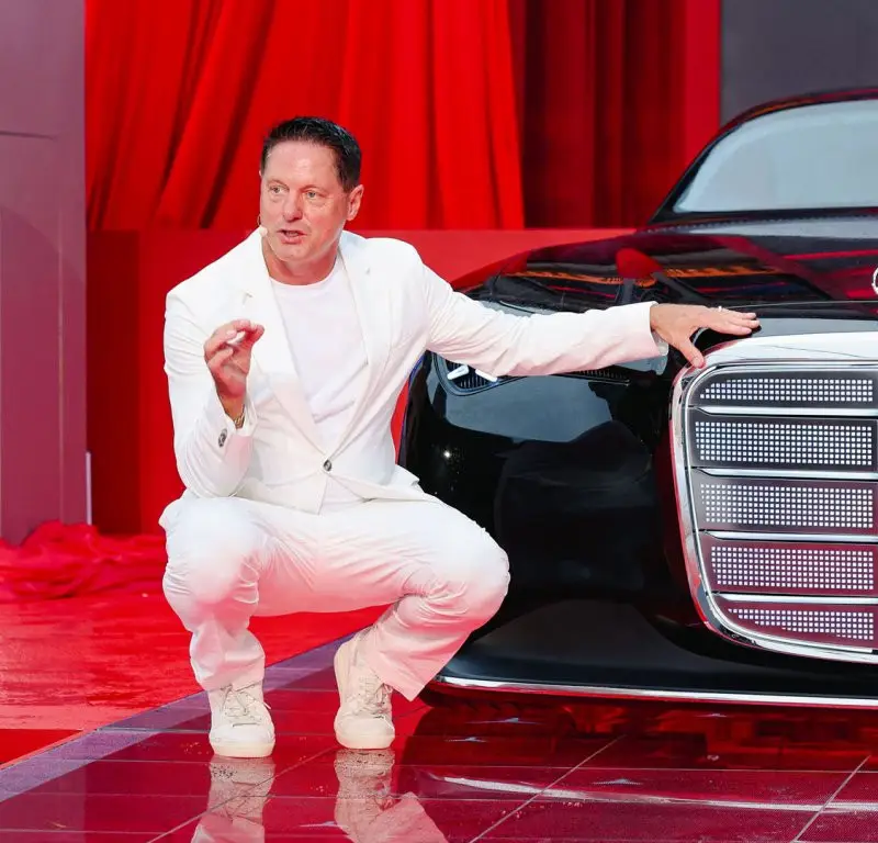 Шокиращият Mercedes Vision Iconic: Завръщането на лукса!