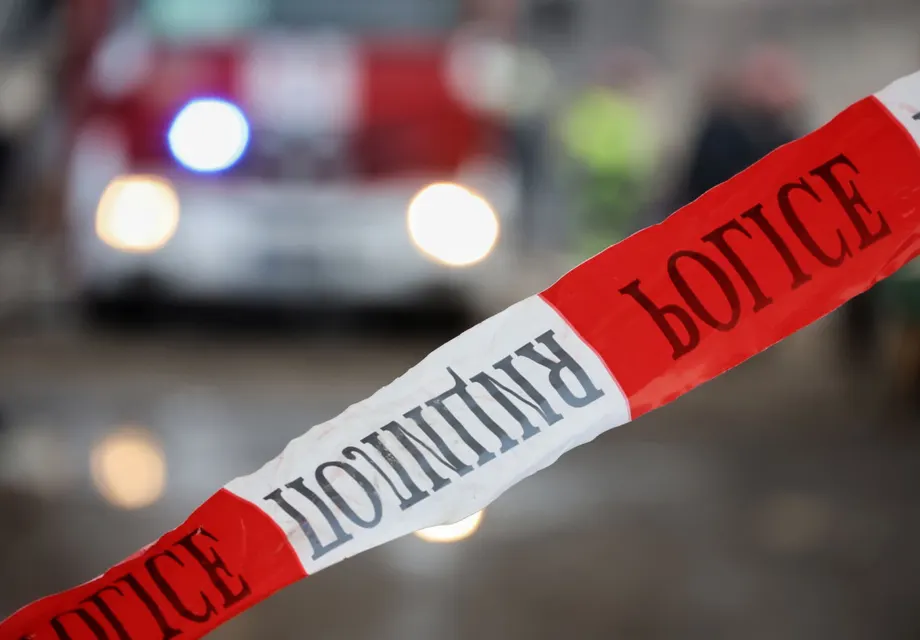 Шок в Бургас: Млад мъж застреля семейството си и запали къщата!