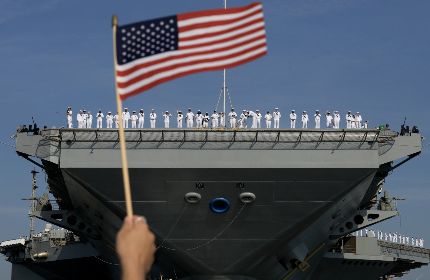 Гигантът USS Gerald R. Ford акостира в Хърватия – шок и изненади!