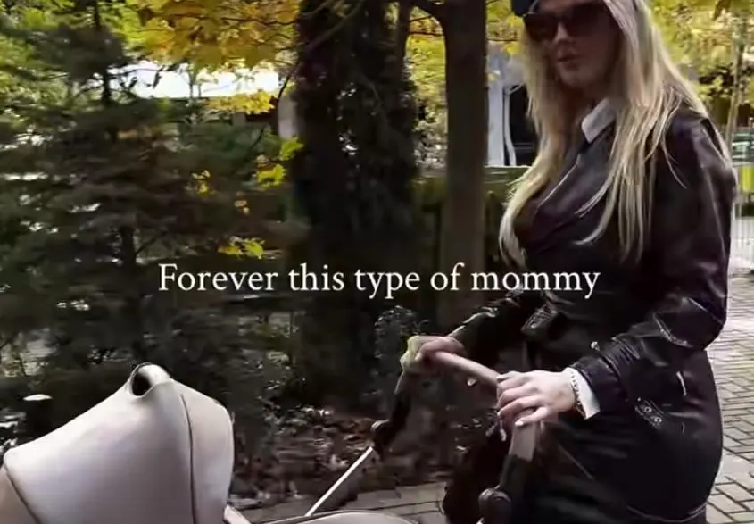 Натали Трифонова по минижуп разхожда бебето