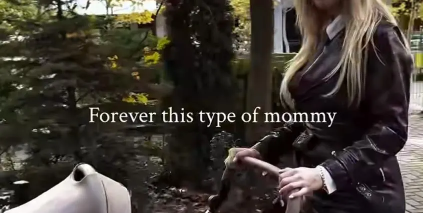 Натали Трифонова по минижуп разхожда бебето