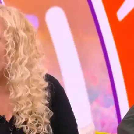 Наталия Симеонова гледа на карти