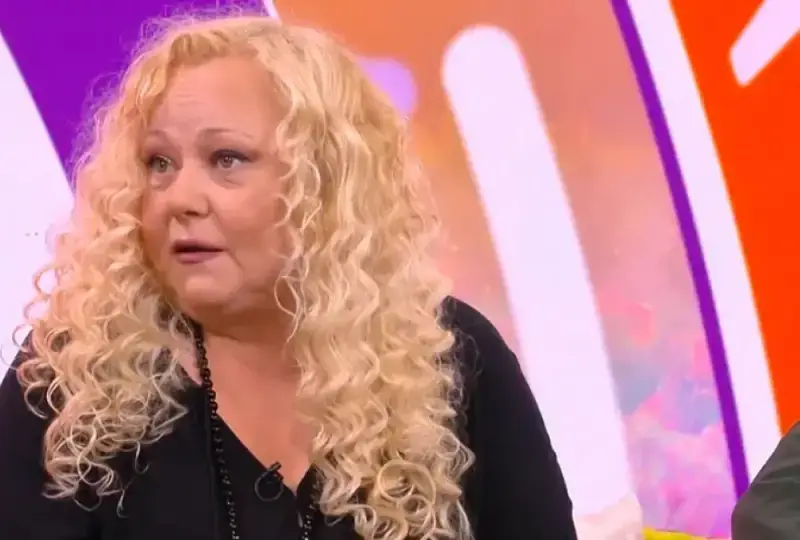 Наталия Симеонова гледа на карти