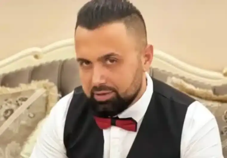 Немски полицаи задържаха мъжа на известна наша певица заради сводничество