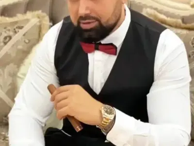 Немски полицаи задържаха мъжа на известна наша певица заради сводничество