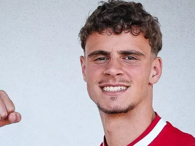 Новият капитан на ЦСКА показа красивото си гадже (Снимки)