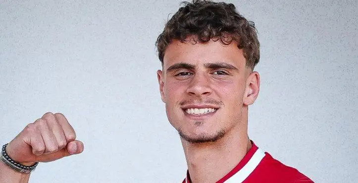 Новият капитан на ЦСКА показа красивото си гадже (Снимки)