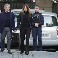 "О, добре дошли, Саркози!". Бившият френски президент влезе в затвора "Санте" (снимки/видео)