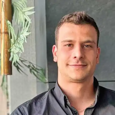 Отстраненият от „Ергенът“ Куцев: Габриела ме УДАРИ с чаша по главата! (Бил гадже с Теди Кацарова)