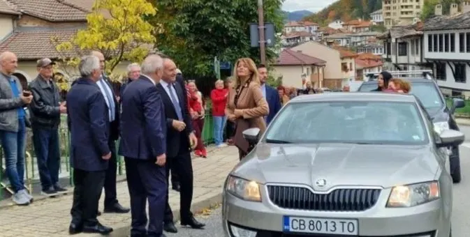 Скандалът с BMW-то на Десислава Радева разтърси България!