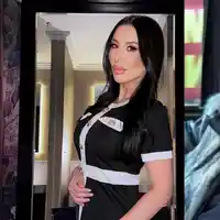 Пиленцето Боби Манекена на тясно с българска топ гримьорка (Снимки)