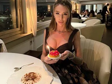 Скандал в шоубизнеса: Плеймейтки и фолкпевици махат силикона!
