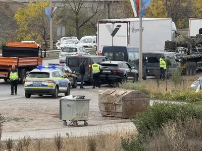 Шок на Ботевградско шосе: Ягуар се сблъска с военен камион!