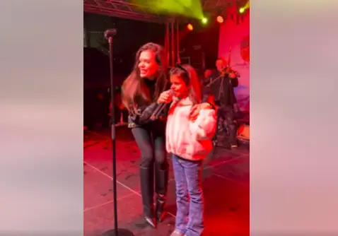 Супер скандал: Преслава и 7-годишната Паола в дует на сцената!