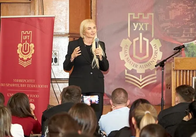 Силвена Роу стана професор без висше образование – шок за всички!