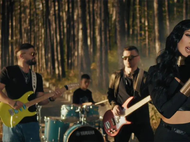 Симона Загорова блести в черна рокля и шокира с нова песен!