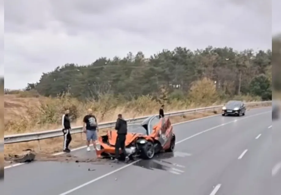 Шок! Луксозният 'Макларън' на Ивелин Михайлов катастрофира!