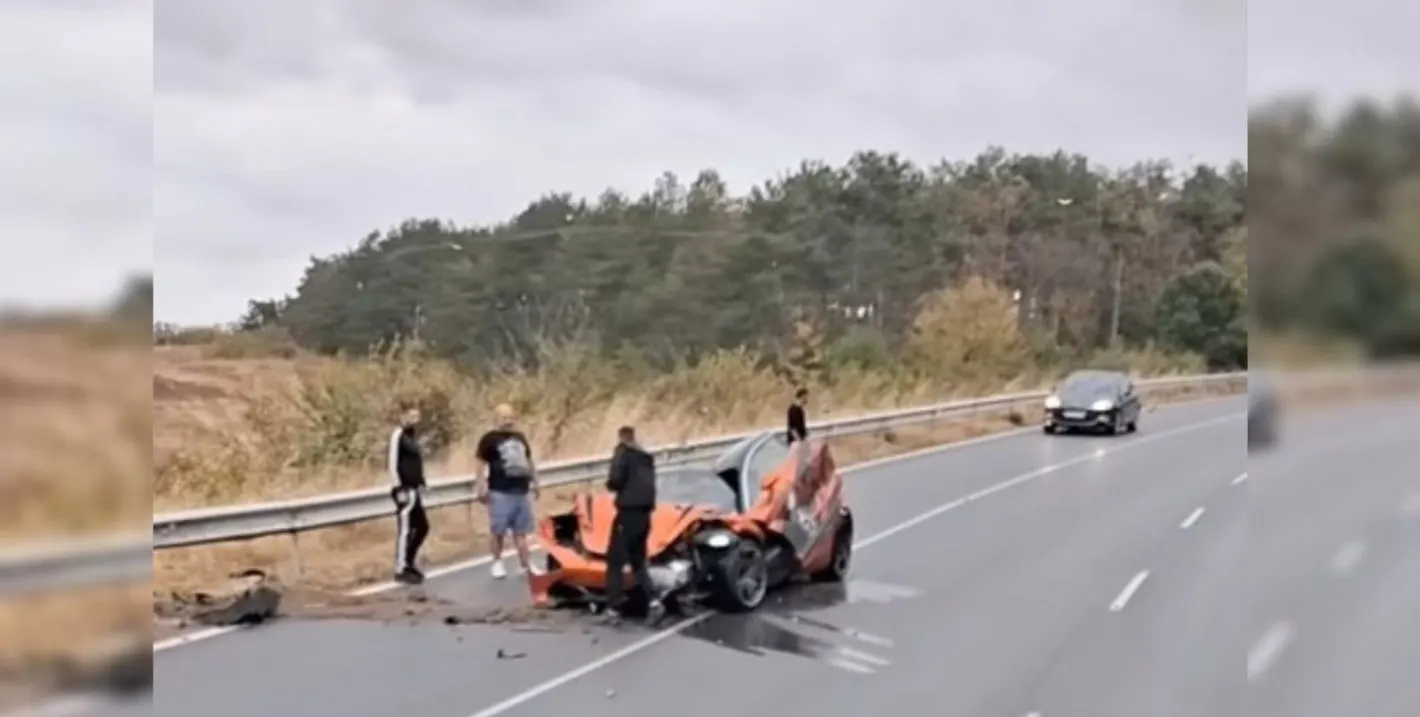 Шок! Луксозният 'Макларън' на Ивелин Михайлов катастрофира!