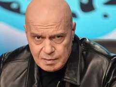 Слави с брониран „Мерцедес” за 1милион евро