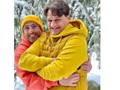 Шокиращ гей скандал: Родители защитават театралната школа!