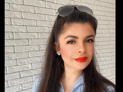 Вероника шокира с нова кариера! Чалга певица продава хляб!