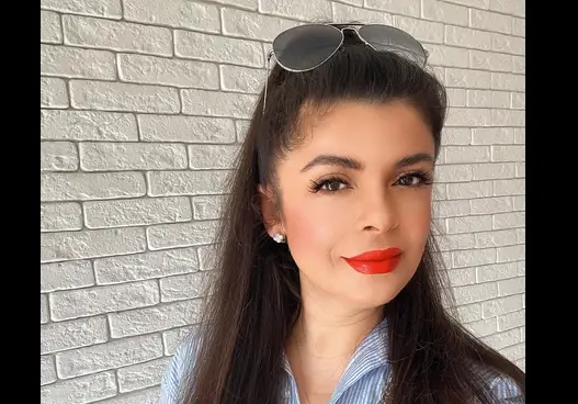 Вероника шокира с нова кариера! Чалга певица продава хляб!