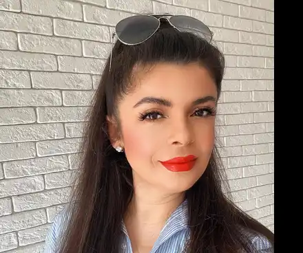 Вероника шокира с нова кариера! Чалга певица продава хляб!