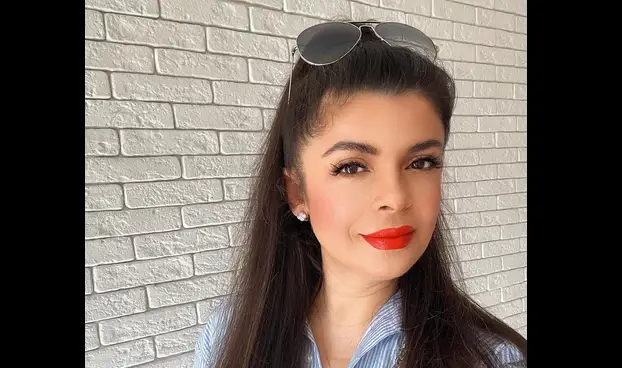 Вероника шокира с нова кариера! Чалга певица продава хляб!