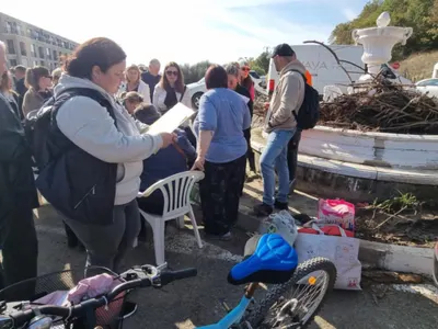 Собственици на имоти в Елените предупредиха за риск от епидемия (снимки)