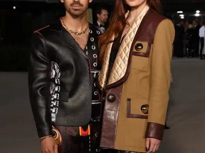 Шокираща среща! Софи Търнър и Крис Мартин разпалват слухове