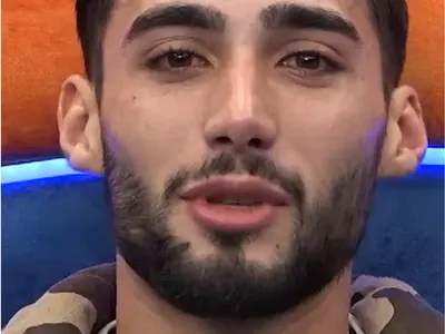 Стефан Стоянов от „Брадъра“ си извива миглите