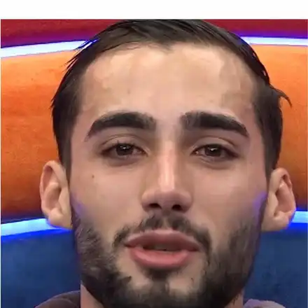 Стефан Стоянов от „Брадъра“ си извива миглите